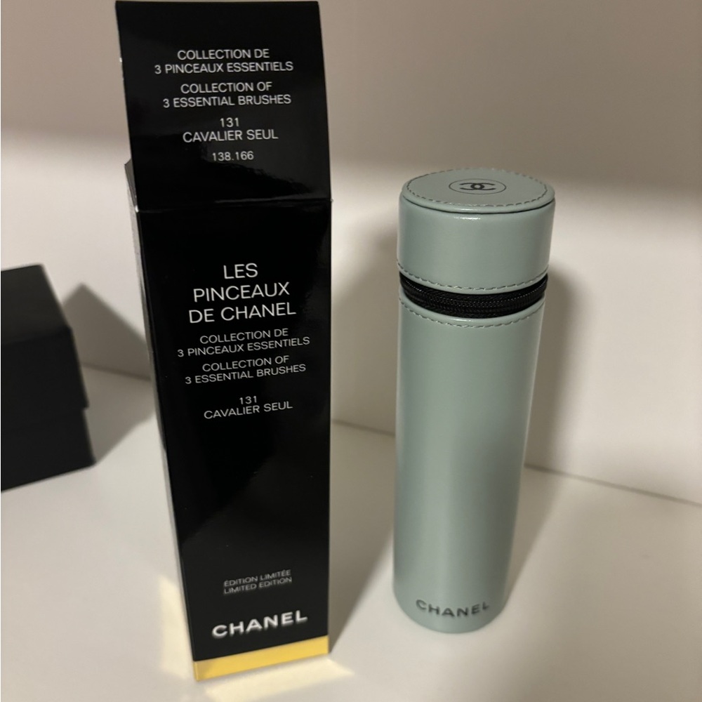Chanel Essential Brush Collection